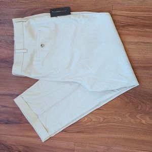 Dockers NWOT Classic pleated khakis